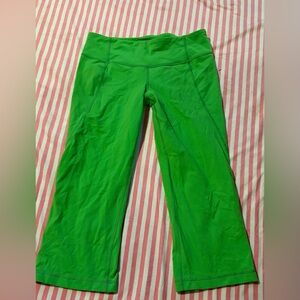 LULULEMON green capri leggings